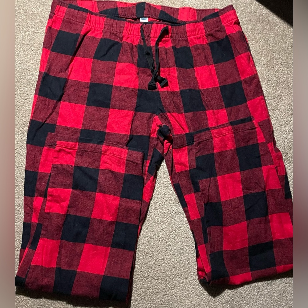 Women’s Old Navy Checkered Red And Black  pajama Lounge  pants
Size Large
